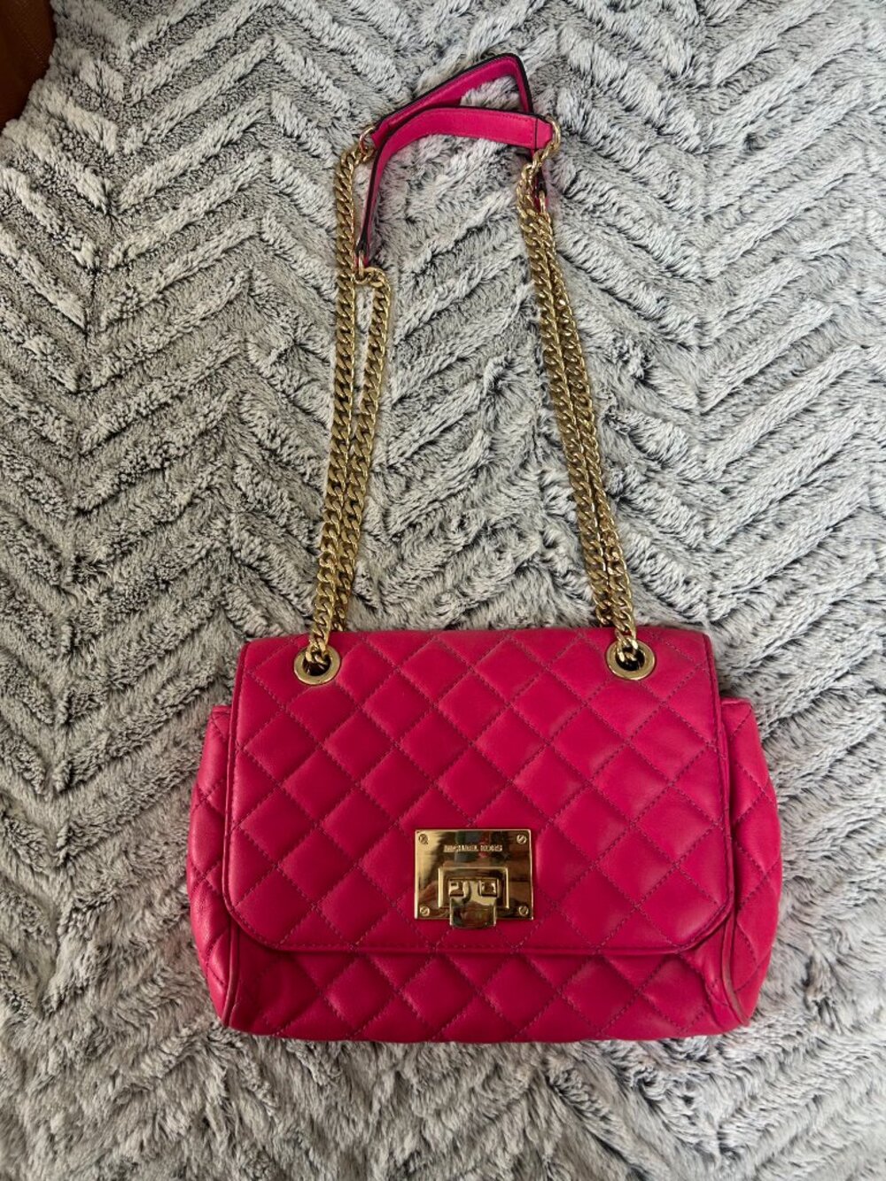 Michael Kors Ava Medium Quilted Leather Shoulder Bag Ultra Pink Leather Gold Har